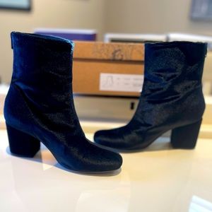 FREE PEOPLE Velvet Cecile Ankle Boot. Size: 37 eu (7 us)